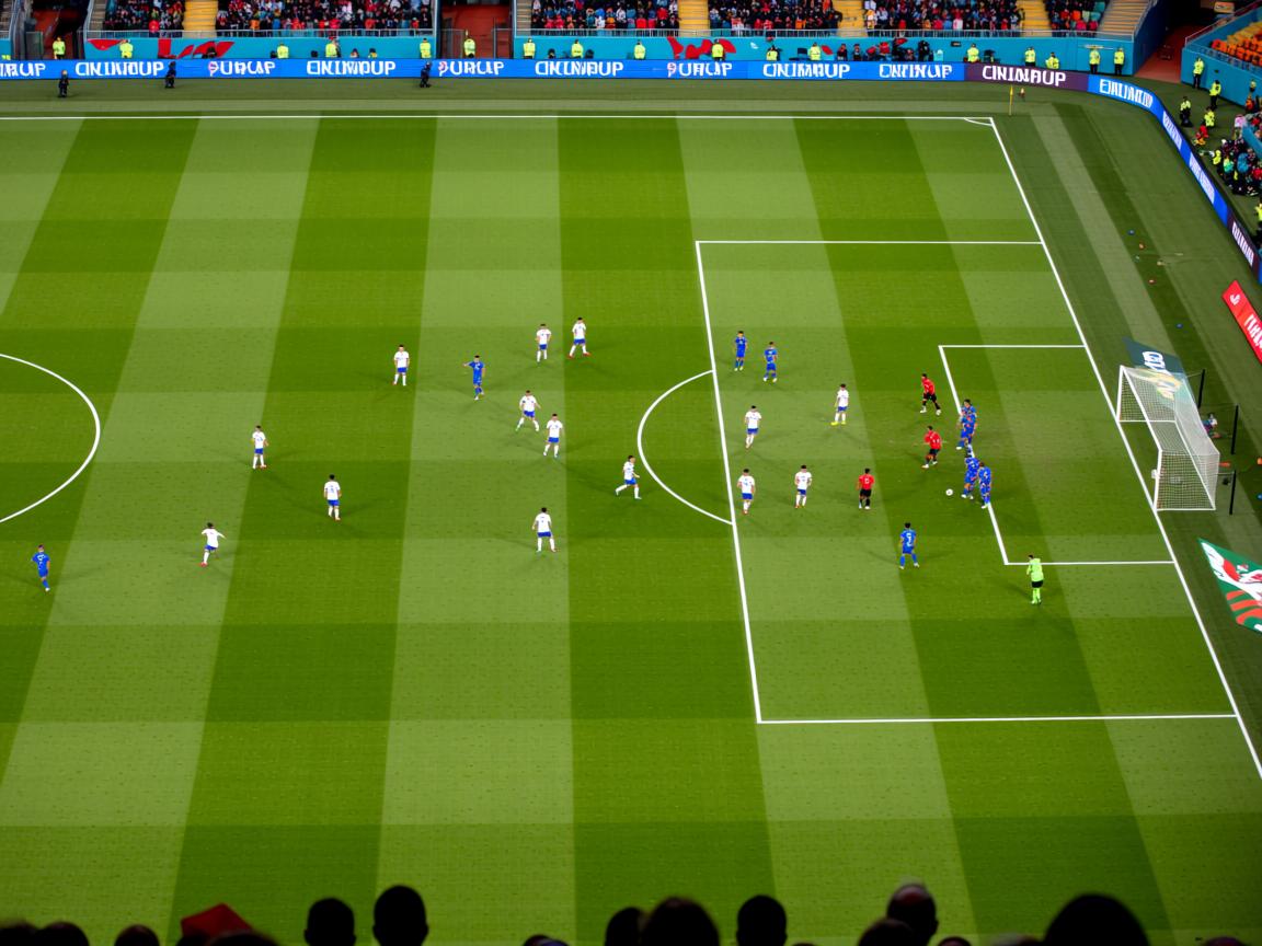 爱游戏体育-五大联赛门将传控参与度逐年上升是否有效，门将接回传违例